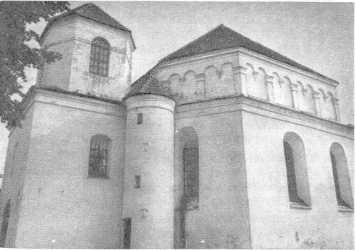 Buvusi kalvinų bažnyčia - restauruotus XVII a. architektūros paminklas, dabar Smurgainių kraštotyros muziejus