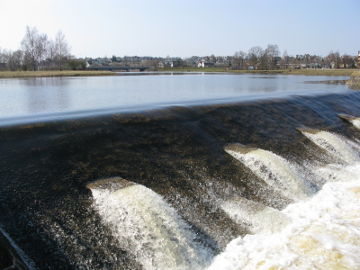 The river Krazante. The dam at Kelme town