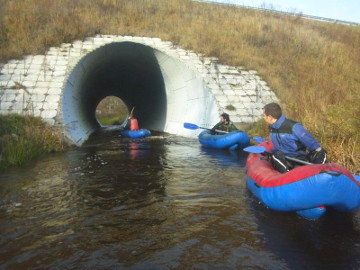 The river Sesuva under the bridge at 0.8 km