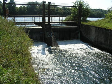 The river Streva.The Pastrevys dam